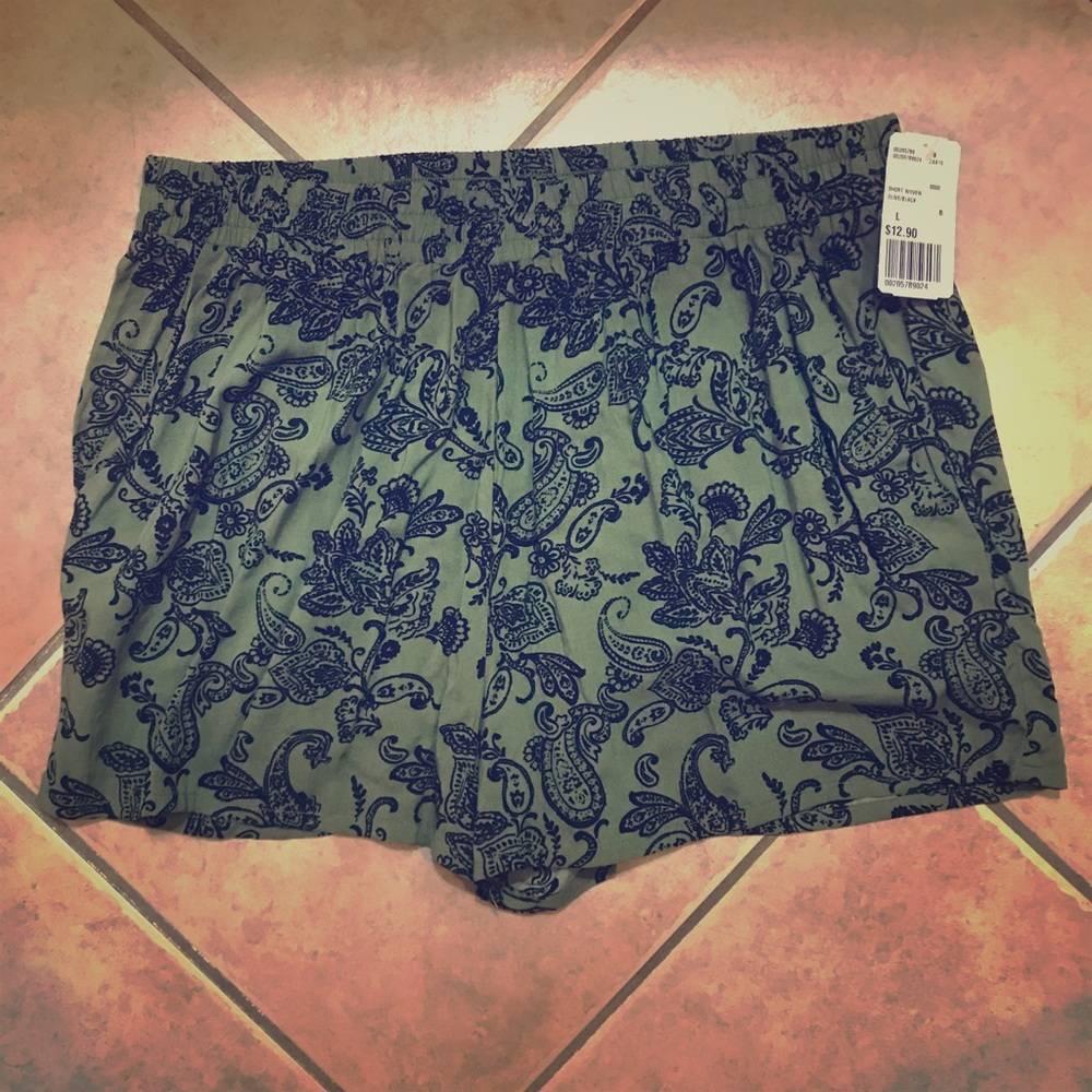 Print shorts